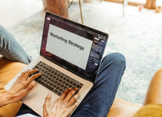 RANDOM_Rapport_Marketing_Stragey_2025_06